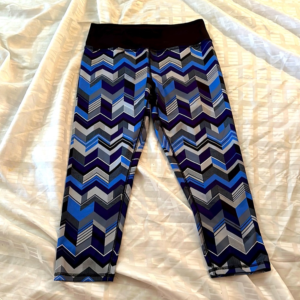 Patterned capri leggings
